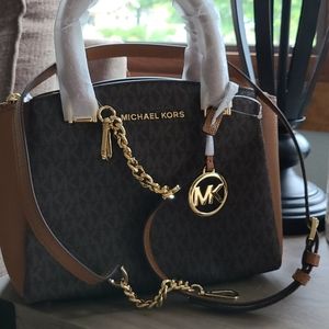 Michael Kors small maxine messenger